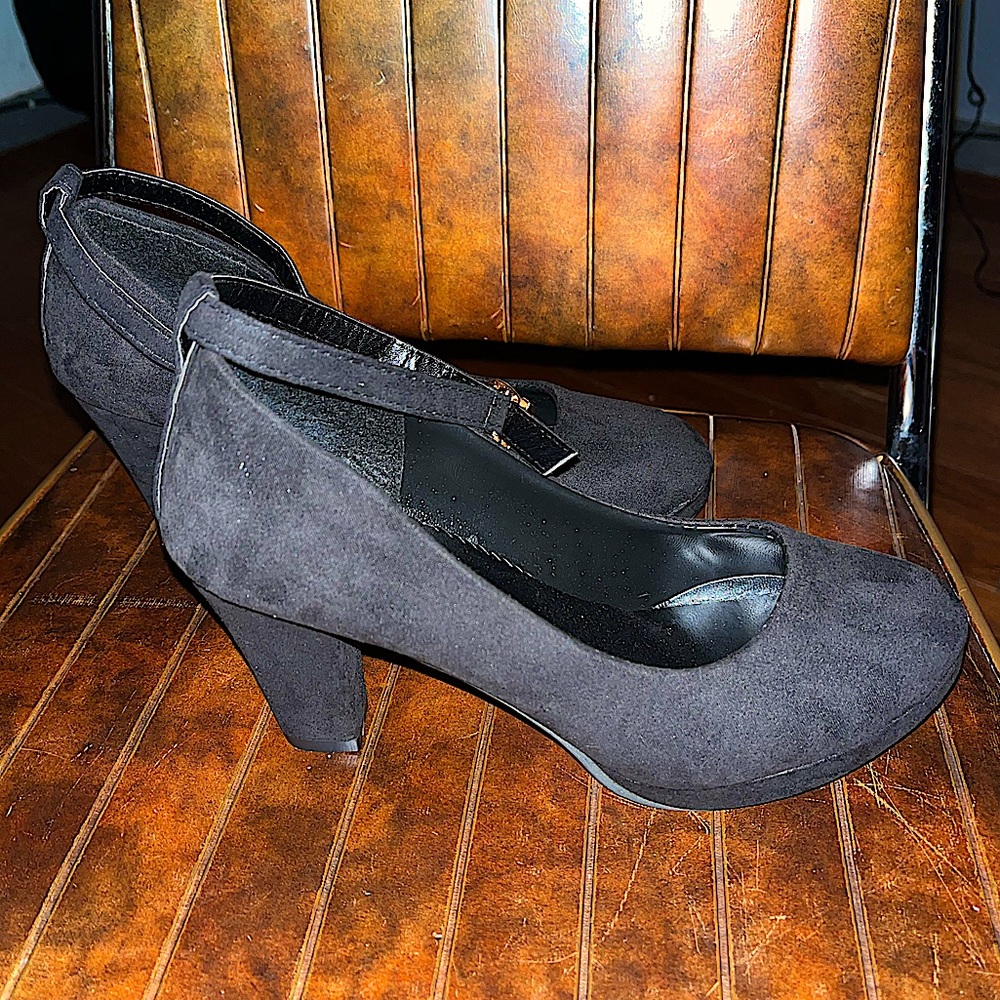 Black Pump Heels!